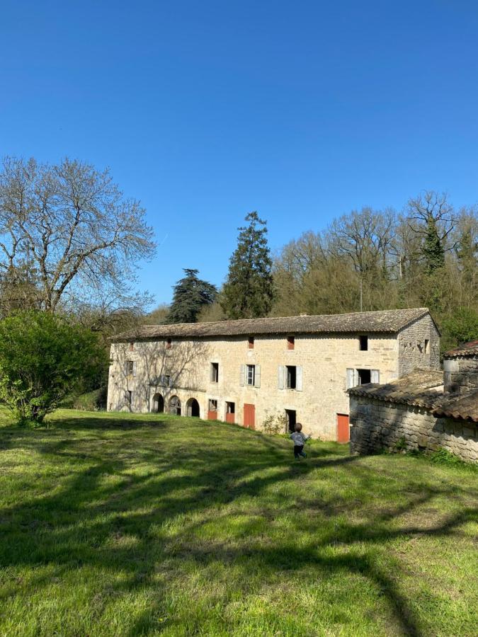 Chateau Des Loups - Les Cypres Echire Exterior photo
