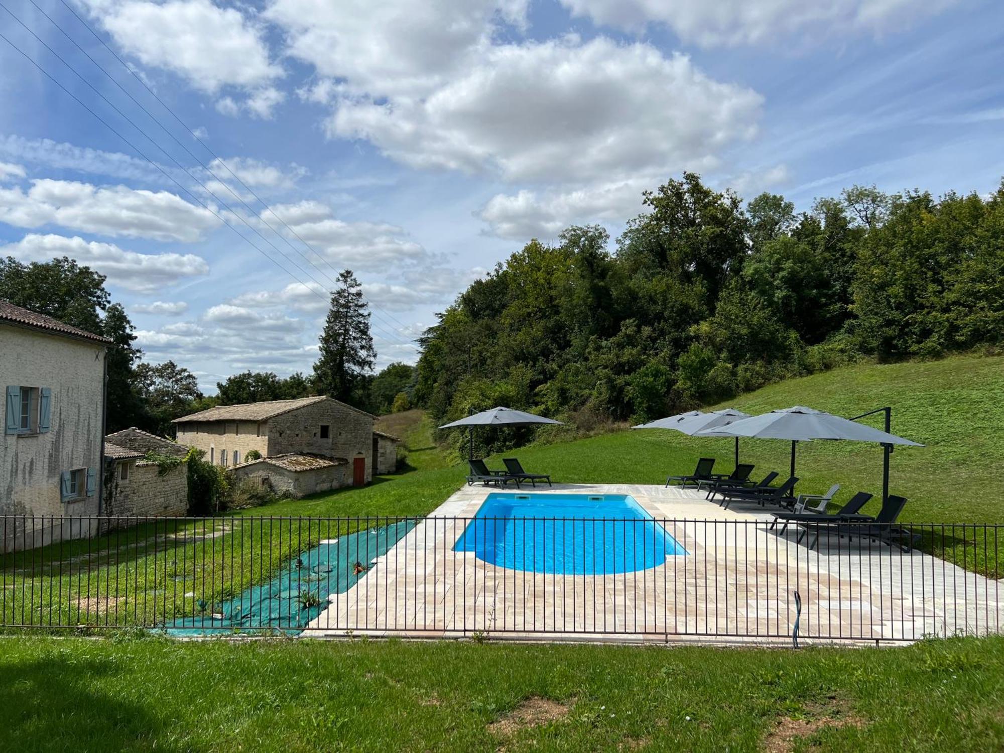 Chateau Des Loups - Les Cypres Echire Exterior photo