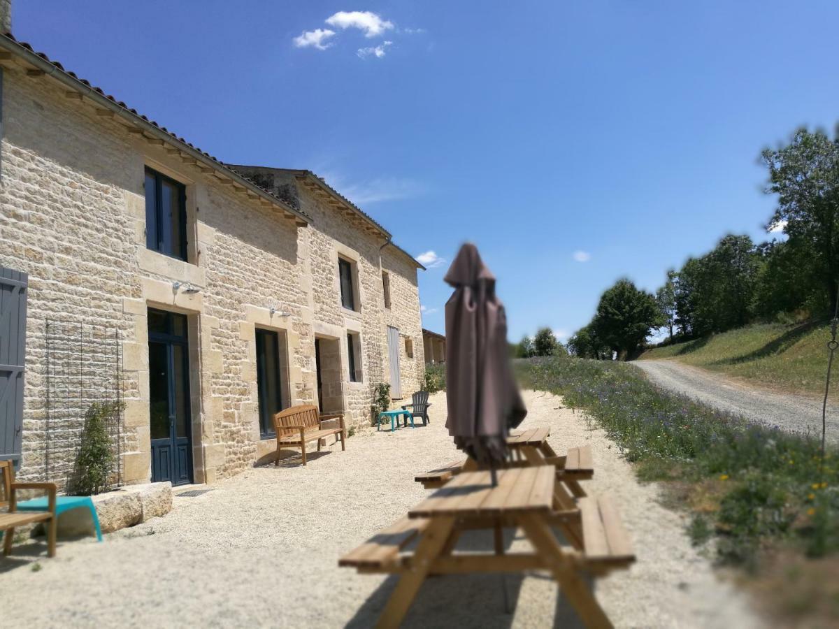 Chateau Des Loups - Les Cypres Echire Exterior photo