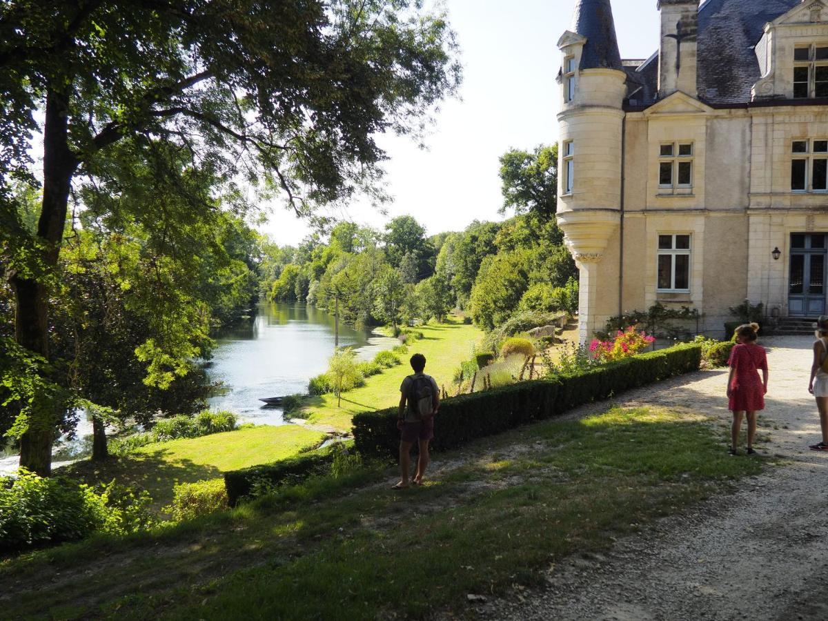 Chateau Des Loups - Les Cypres Echire Exterior photo